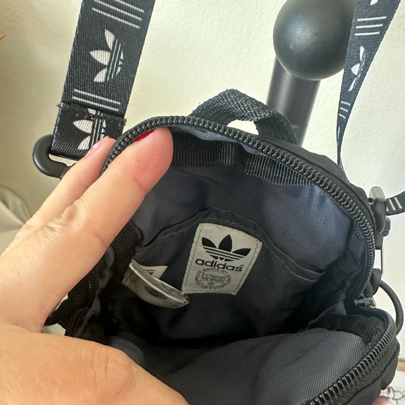 Adidas cross body bag - Picture 2 of 3
